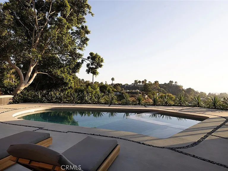 9015 Alto Cedro Dr — Photo 43