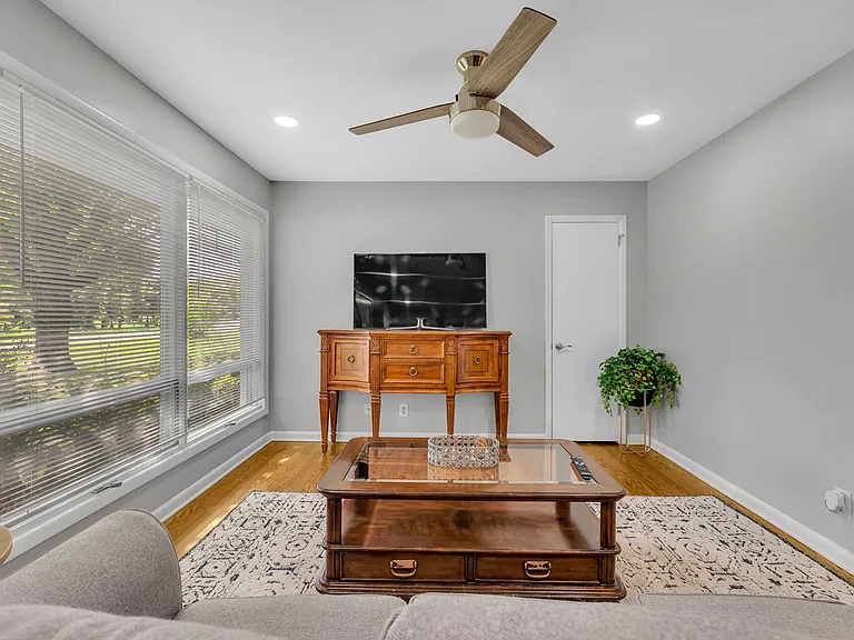 518 Twin Oak Dr — Photo 5