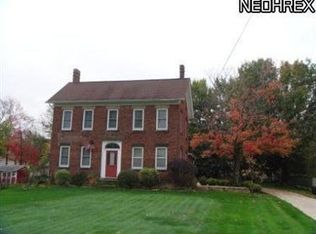 1102 E Ridgewood Dr, Seven Hills, OH 44131