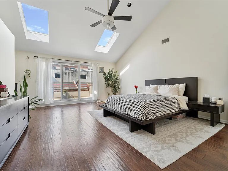 212-24 S 24th St #2416B — Photo 6