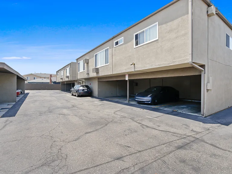 10326 Western Ave #203 — Photo 3