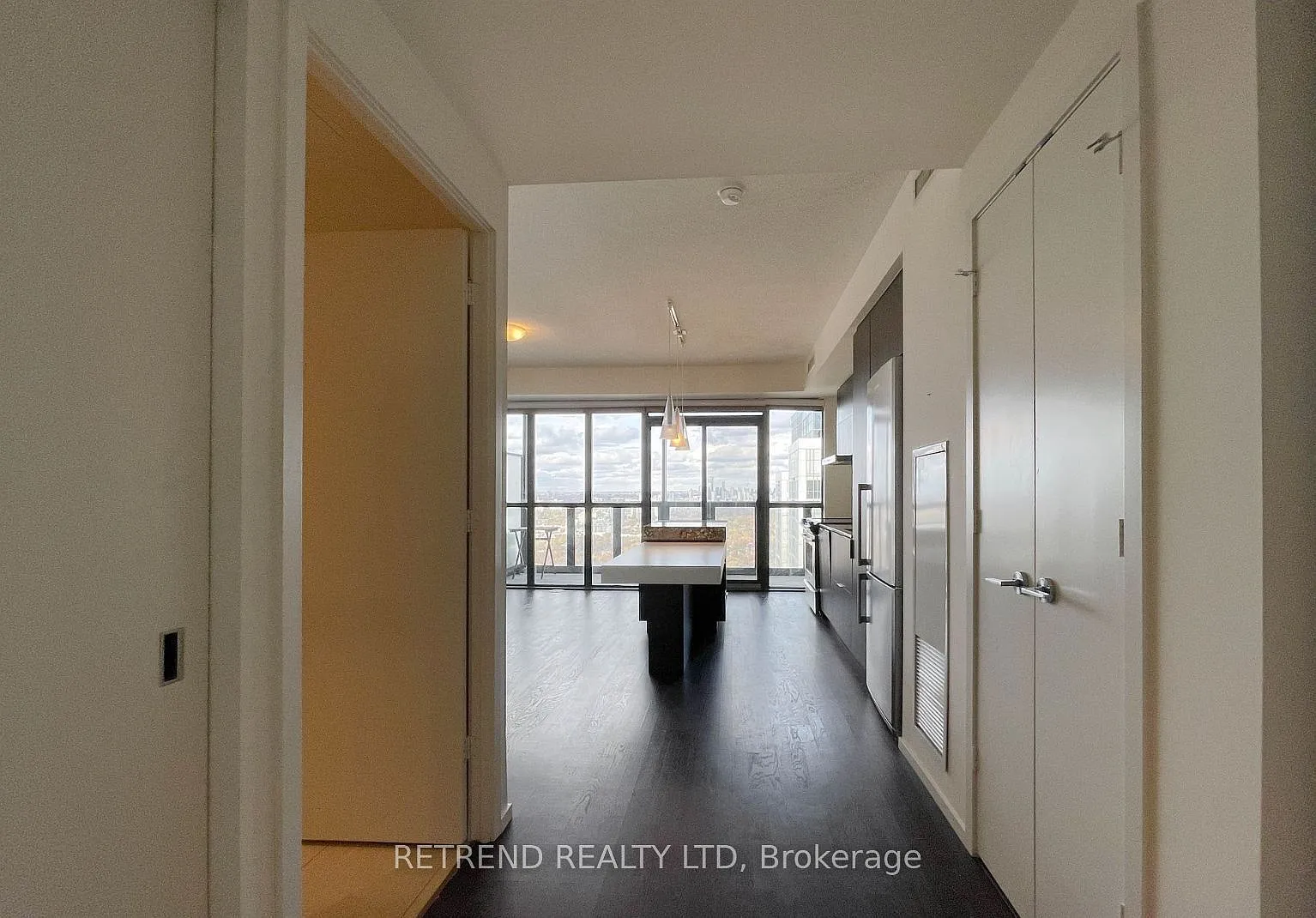 Studio, $2,050 — Photo 3