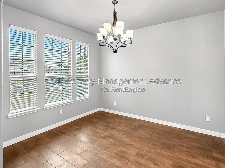 512 Winchester Dr — Photo 10