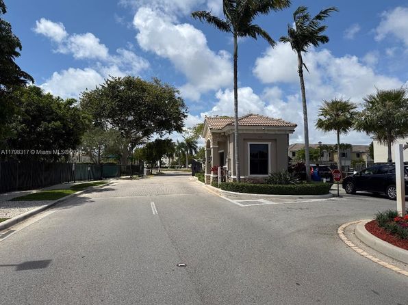 424 NE 194th Ter, Miami, FL 33179