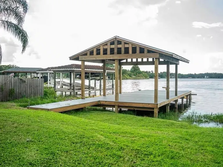 5722 Moonlight Cir — Photo 1