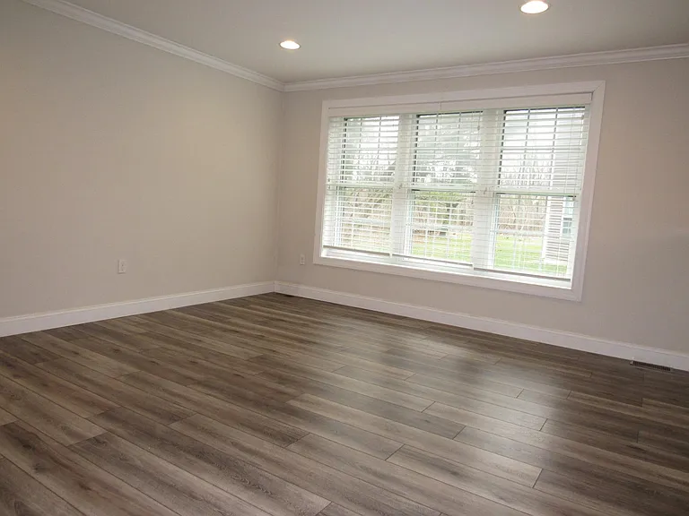 19 Riverside Dr — Photo 12