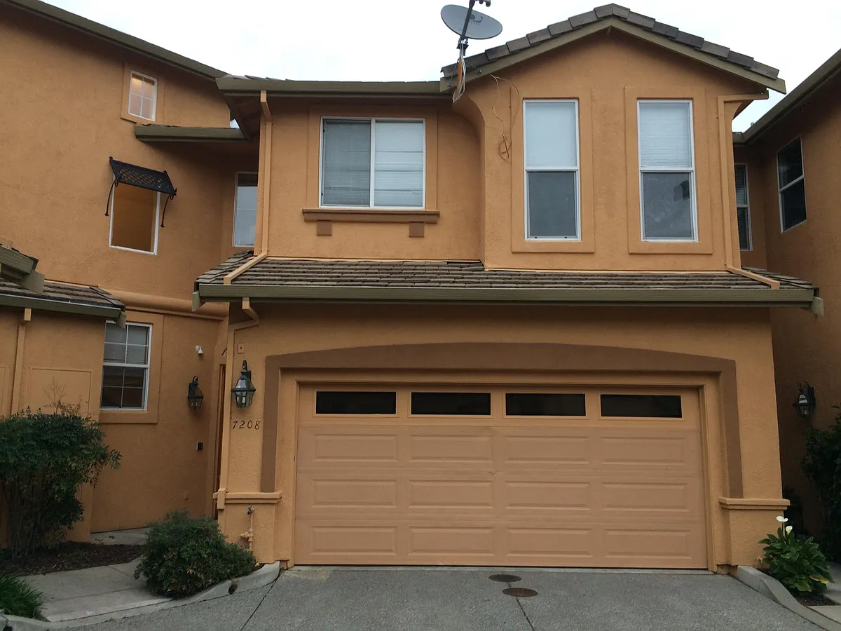 Building Photo - 7208 Queen Isabella Ct