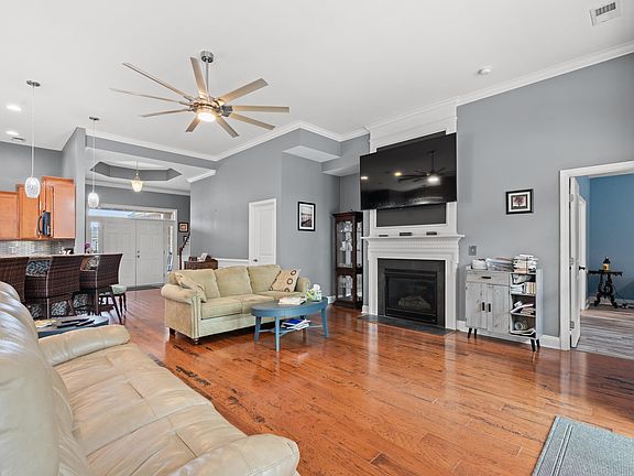 3rd image of 170 Summerlight Dr.