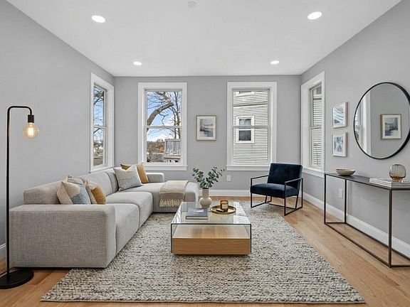 2nd image of 66 Stanley St Unit 2