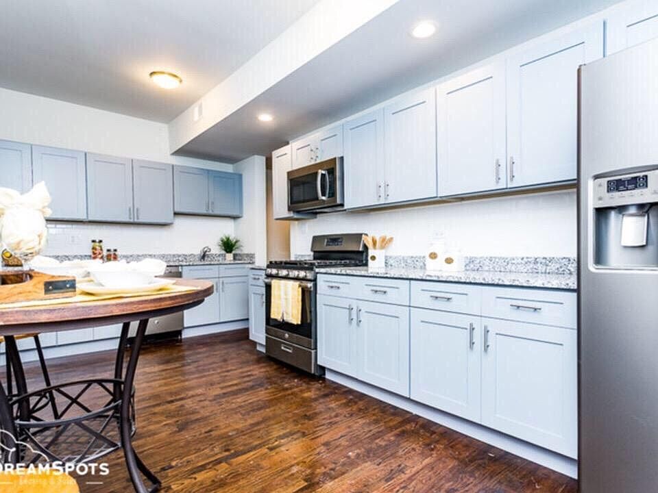 1st image of 4619 S Lake Park Ave