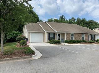 2917 Hyde Place Cir, Winston Salem, NC 27103