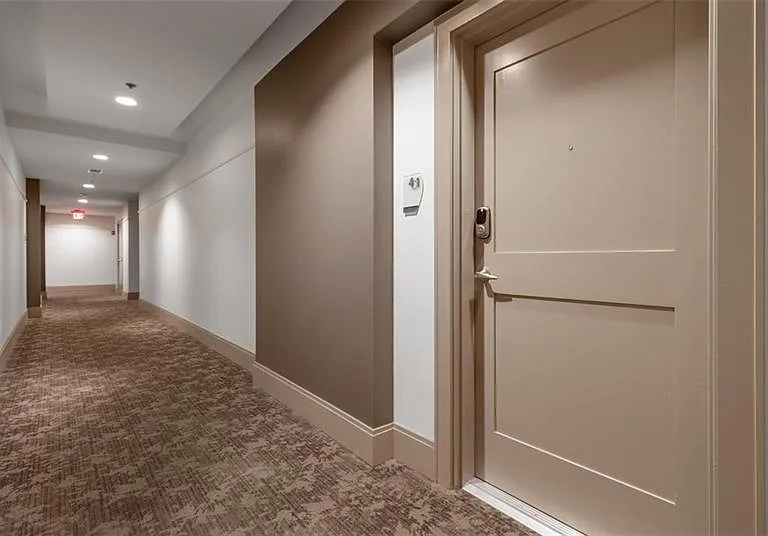 905 Juniper St NE #401 — Photo 2