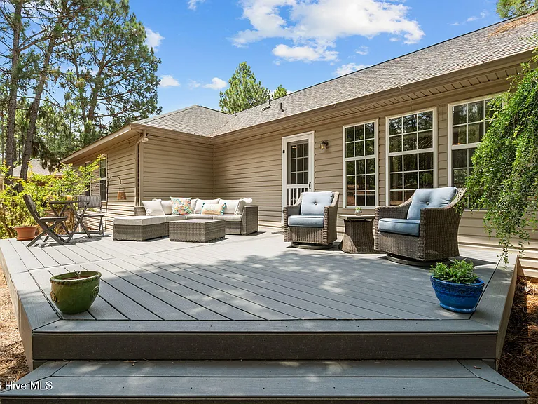 265 Longleaf Dr — Photo 32