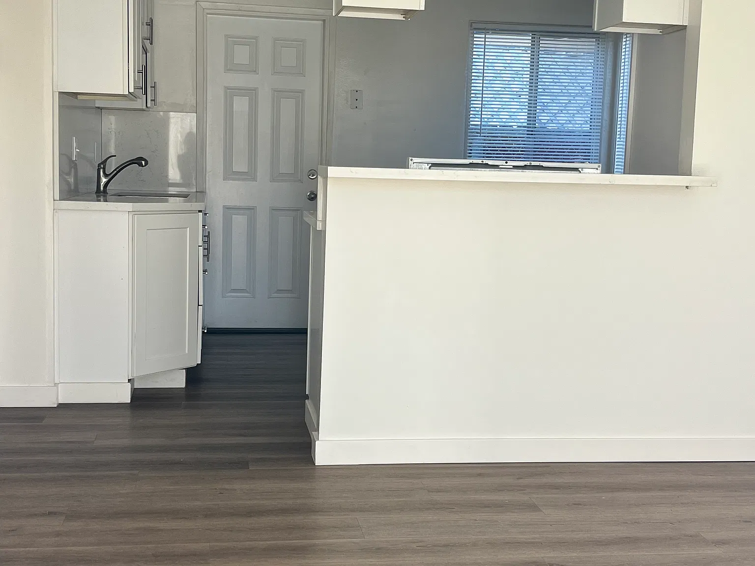 2 bed, 750 sqft, $3,050 — Photo 2