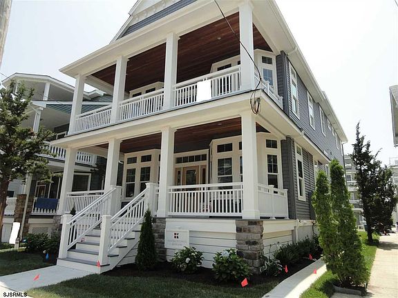 2nd image of 836 3rd St #1