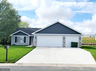 906 Wolf Ridge Ln, Waterville, MN 56096