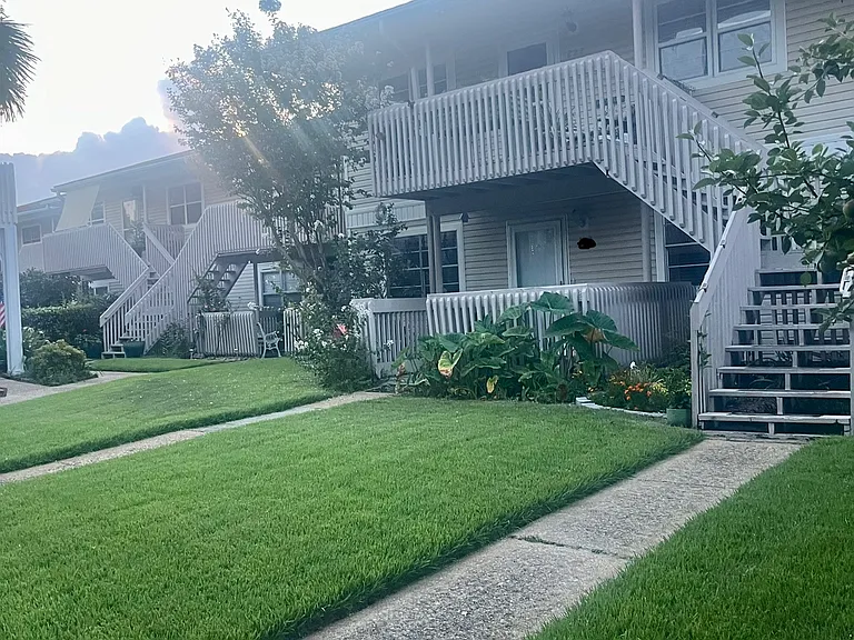 Shoreline Dr — Photo 2