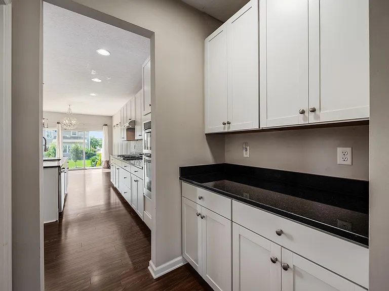 1082 Treeline Way — Photo 4