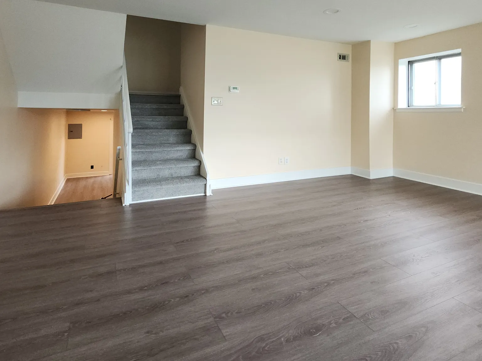 3 bed, 2.5 bath, 1431 sqft, $2,700 — Photo 2