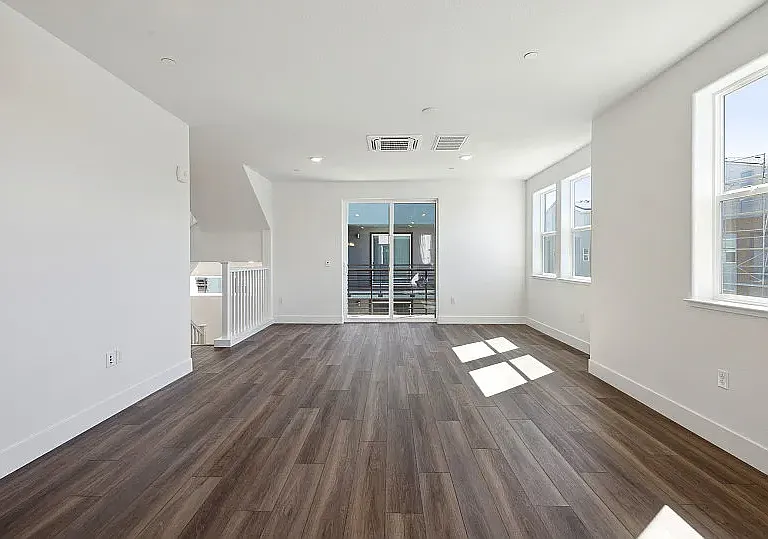 584 Laraline Way — Photo 9