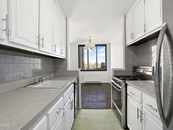 4th image of 115 E 87th St APT 19B