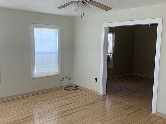 2nd image of 3713 Parkview St