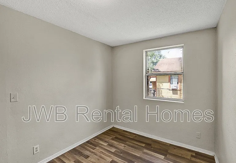 1288 W 28th St — Photo 21