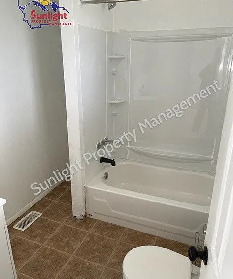 517 Colorado Ave — Photo 9