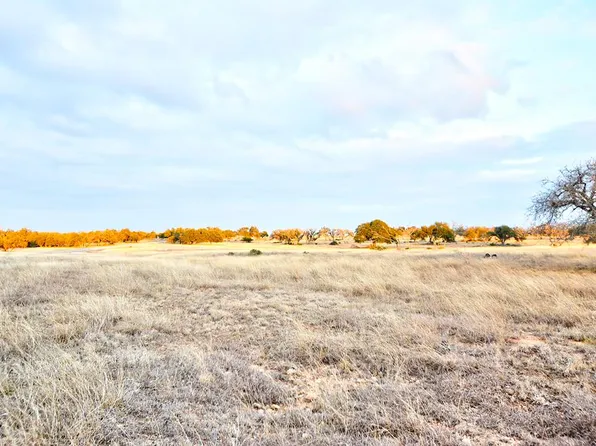 104 Oryx View Dr, Harper, TX 78631