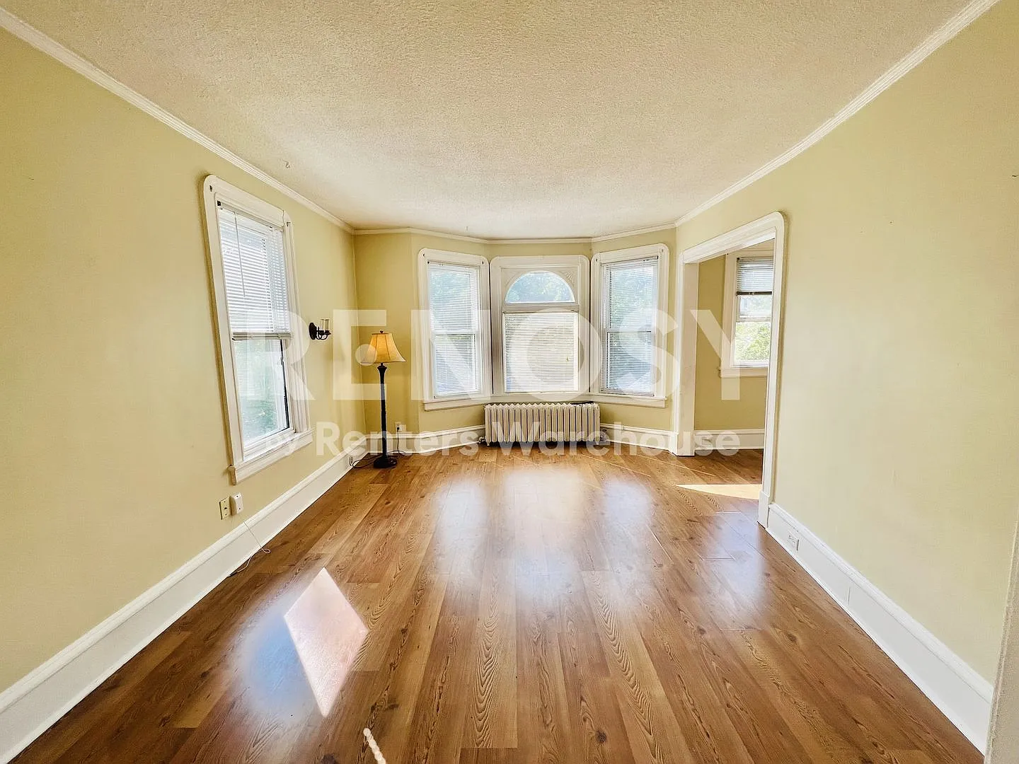 Spacious Upper-Level Duplex in the Heart of South Minneapolis. — Photo 4