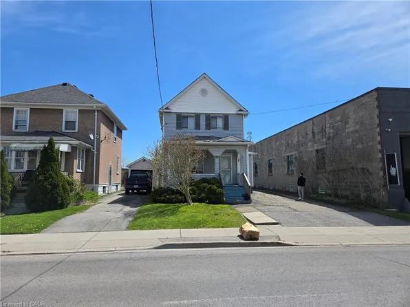 224 Burgar St, Welland, ON L3B 2T4