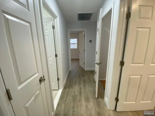 637 6th St Floor 2, Carlstadt, NJ 07072