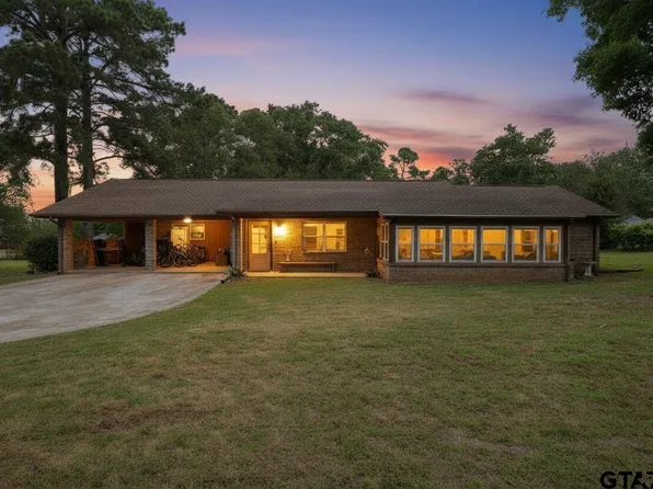 203 Texas Dr, Hideaway, TX 75771