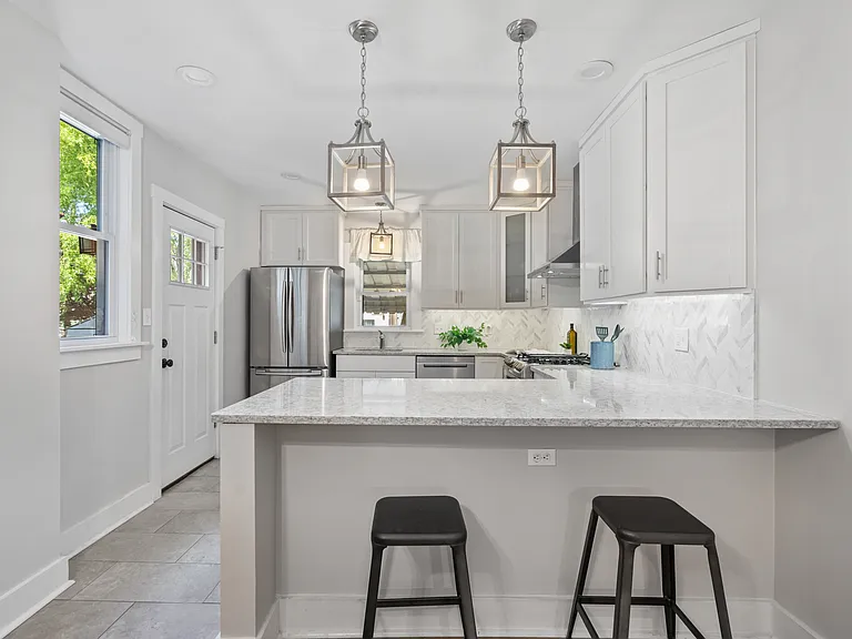 215 Main St — Photo 13