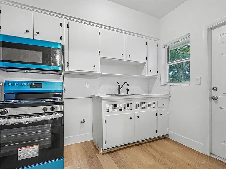 9160 NE 8th Ave #2J — Photo 12
