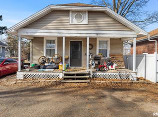 13 Rosenberg Ct, Pekin, IL 61554