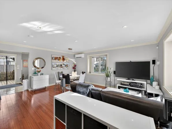 7012 Griffiths Ave, Burnaby, BC V5E 0B2