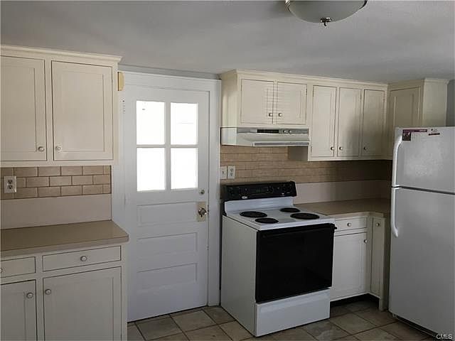 2nd image of 165 Judd St
