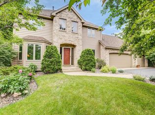 694 Bridle Ridge Rd, Eagan, MN 55123