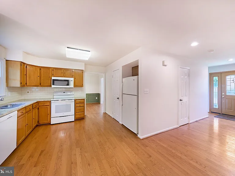 8508 Silverdale Rd — Photo 23