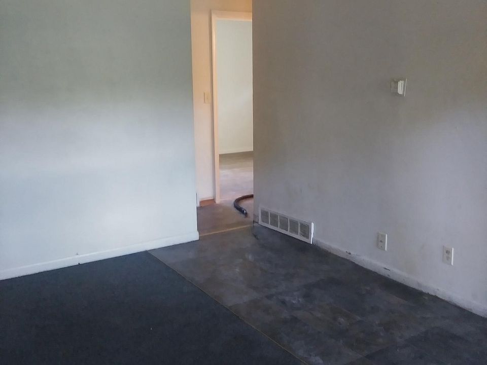 2nd image of 1105 42nd Ave