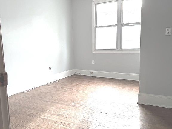 5th image of 2542 E York St