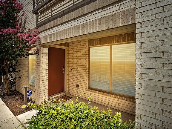 2nd image of 2325 Stutz Dr #42
