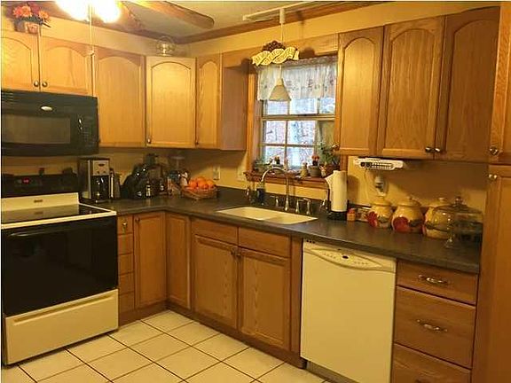 3rd image of 4010 Brookcrest Dr NE