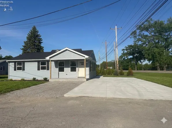 21 N Shawnee Dr, Pt Clinton, OH 43452