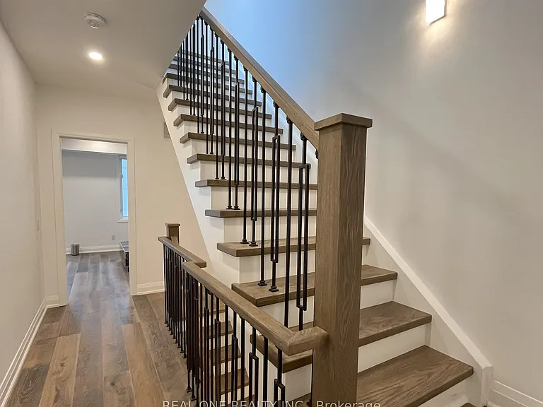 25 Dervock Cres #5 — Photo 28
