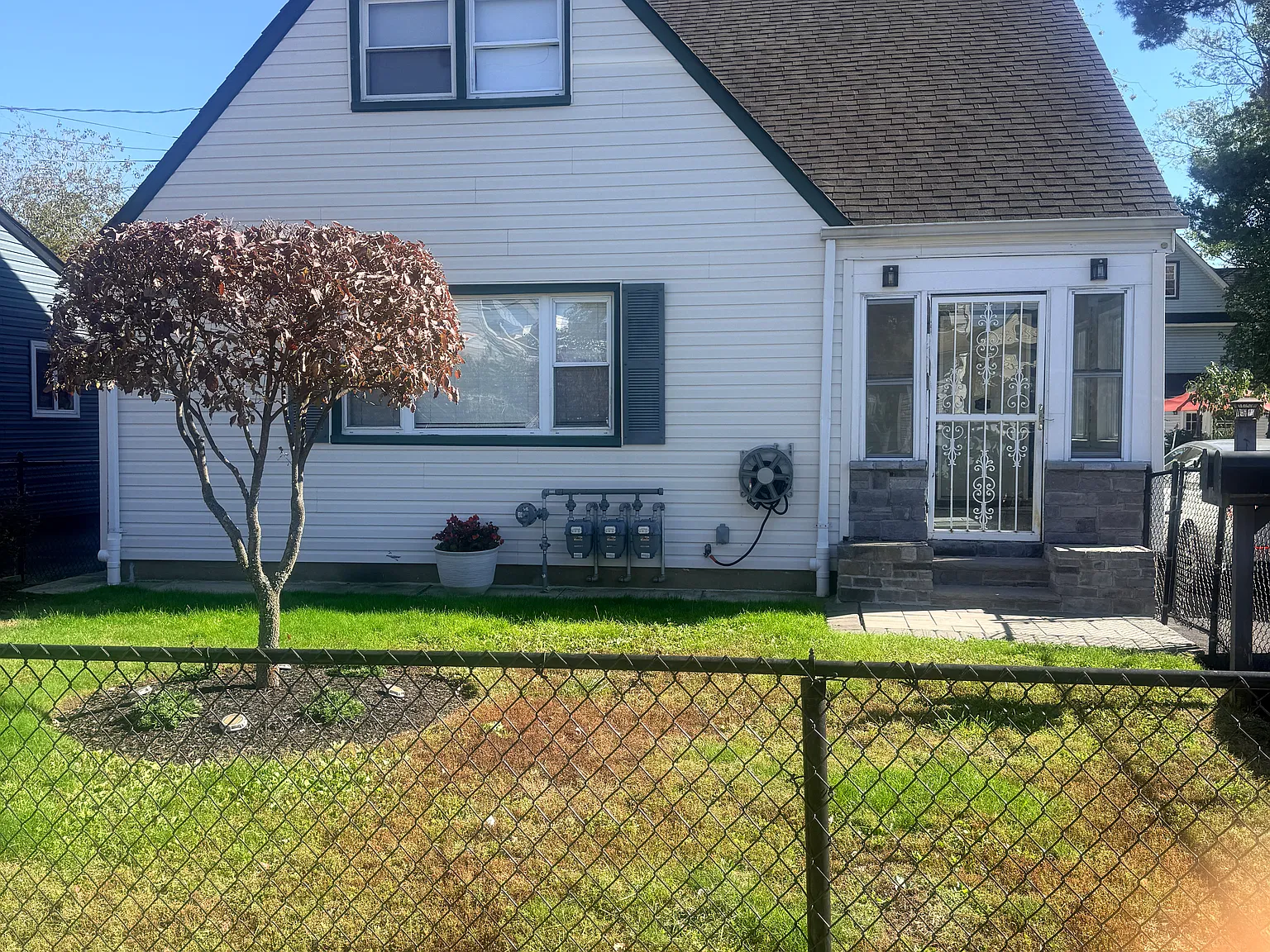 5 bed, $4,600 — Photo 1