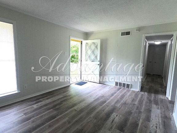 4th image of 4394 Janssen Dr
