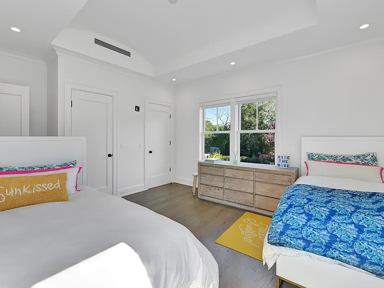 52 Quogue St #2 — Photo 15