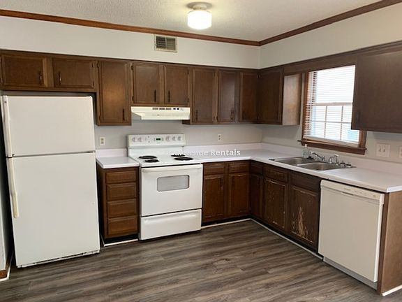 2nd image of 134 Oakmont Dr APT 14